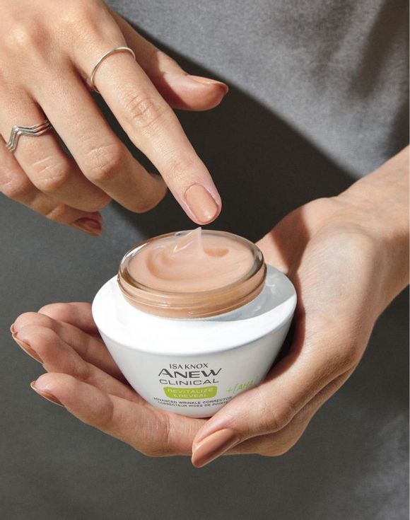 Anew Isa Knox Clinical Revitalize and Reveal Advanced Wrinkle Corrector