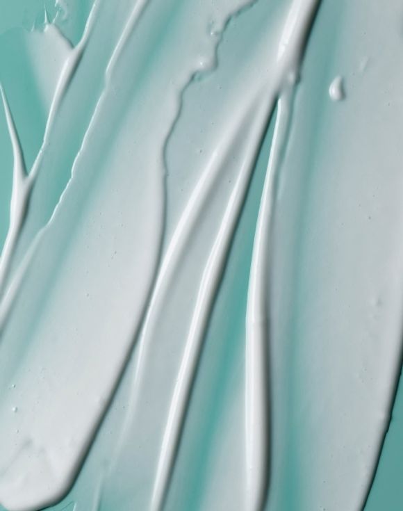 Anew Solaire After Sun Gel Lotion texture swatch in mint green