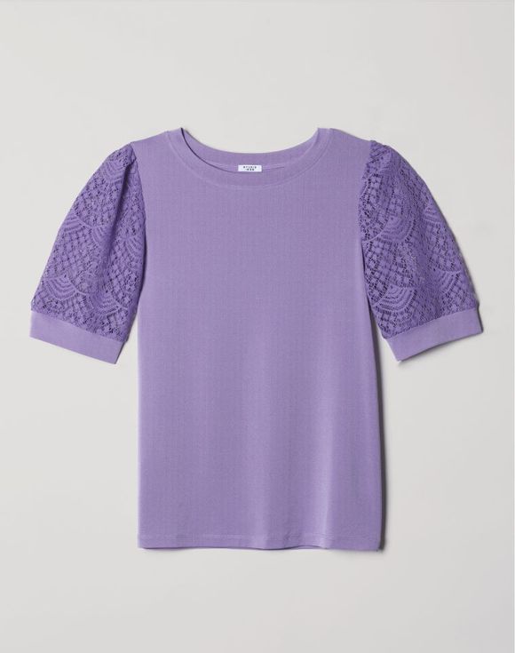Lace-Sleeve Top 3X - model side view showing lace sleeve detail
