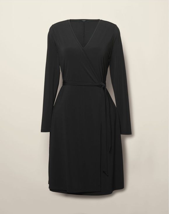 Wrap Dress – close-up of V-neckline, lapel collar and self-tie belt detail on model