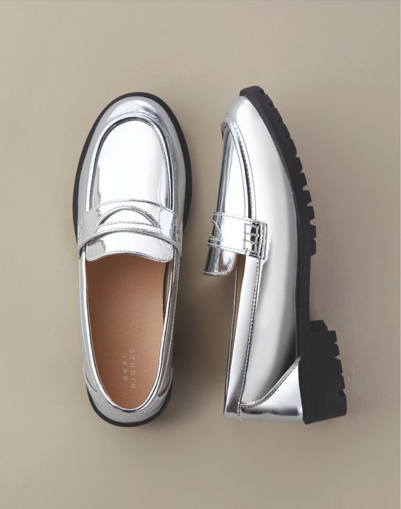 Shiny Loafer silver metallic close-up toe detail