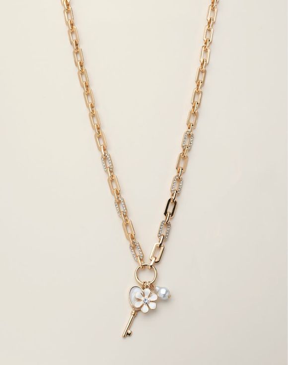 Sweet Daisy Charm Necklace - charm detail