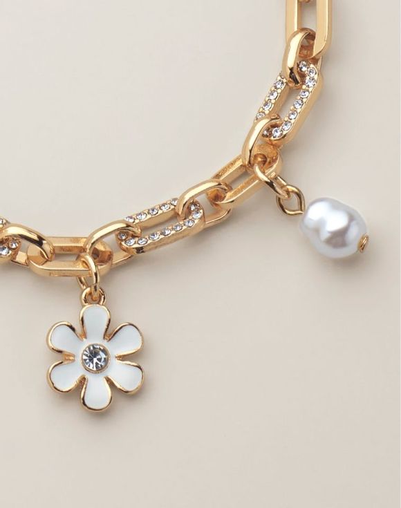 Sweet Daisy Charm Bracelet - charm detail