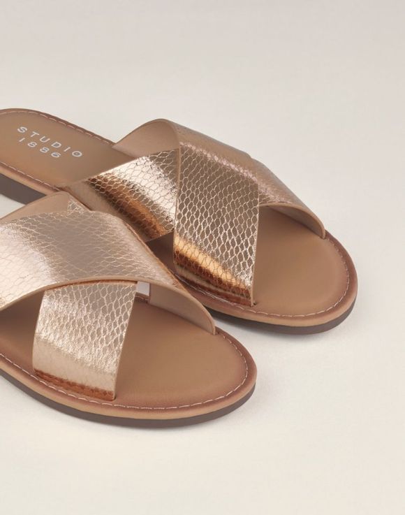 Rio Sandals - model wearing rose gold slides with colorblock wide-leg pants