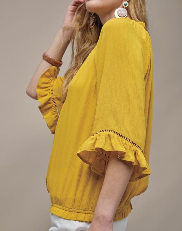 Flowy Top sleeve and ruffle cuff detail