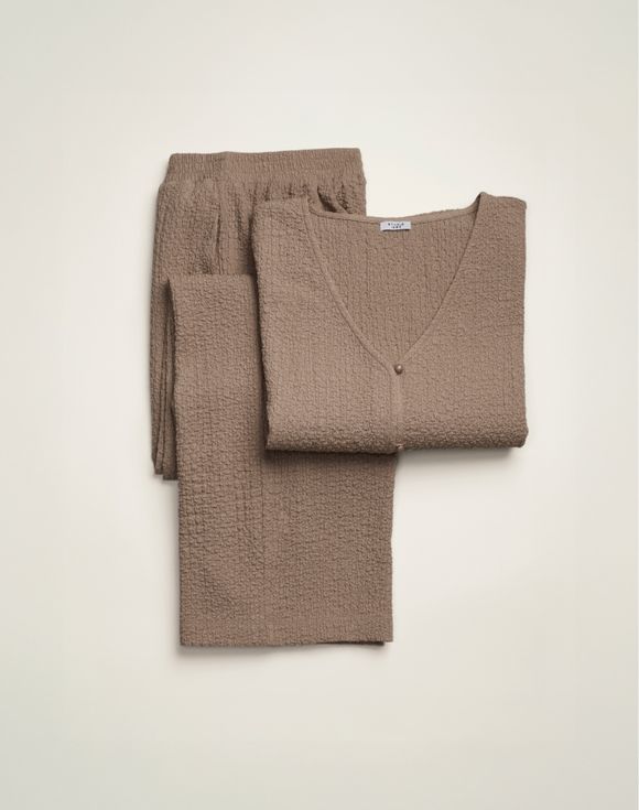 Two-Piece Sleeveless Set - close-up of pants pocket detail and elastic waistband